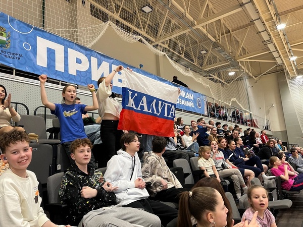 Финальные игры чемпионата страны среди мужских и женских команд по волейболу.